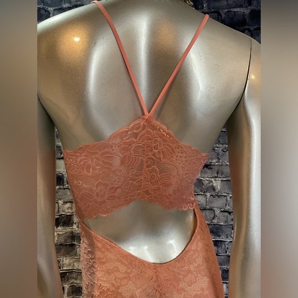 Peach Lace Stretchy Bodycon Dress - Picture 7 of 9
